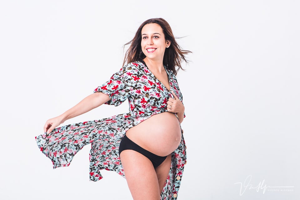 Reportaje de embarazo de 8 meses en estudio