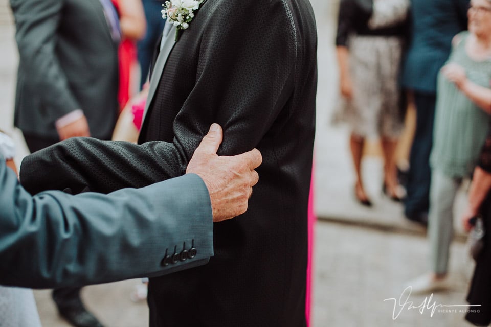 manos en la boda