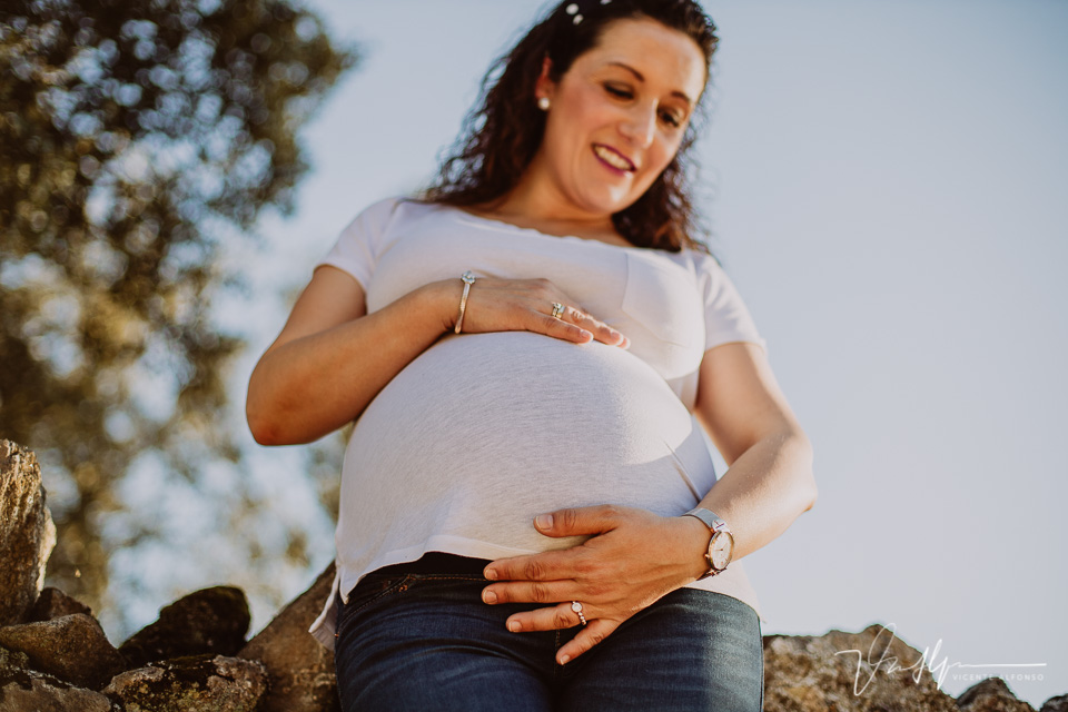 Reportajes de embarazo naturales en exteriores y familiares